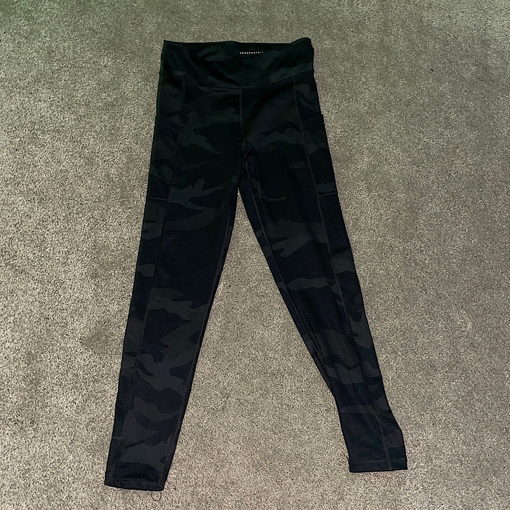 Dark grey camo leggings condition never worn : size medium , runs smaller.